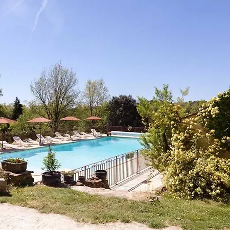 Accueillant A Avec Piscine Chalet